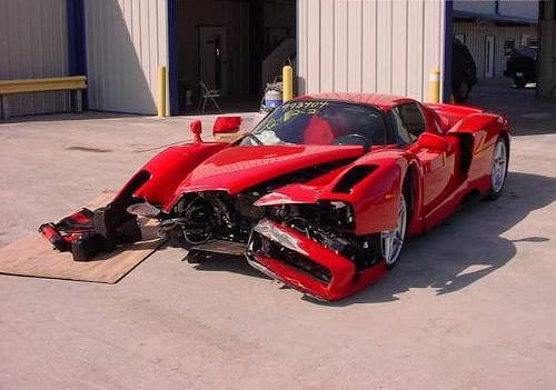 Суперкары, уничтоженные владельцами сразу после покупки. ФОТО