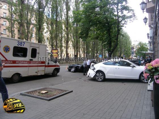 В Киеве произошло VIP ДТП. ВИДЕО