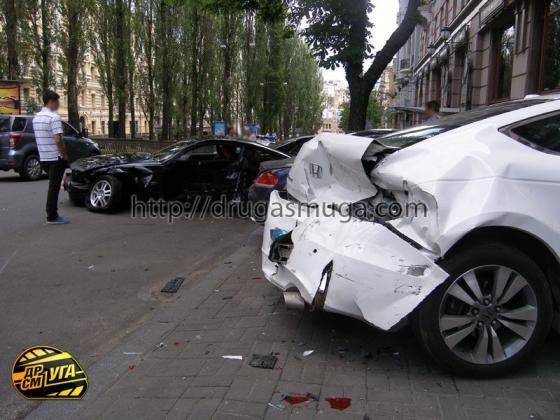 В Киеве произошло VIP ДТП. ВИДЕО