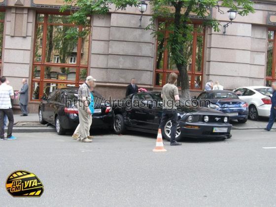 В Киеве произошло VIP ДТП. ВИДЕО