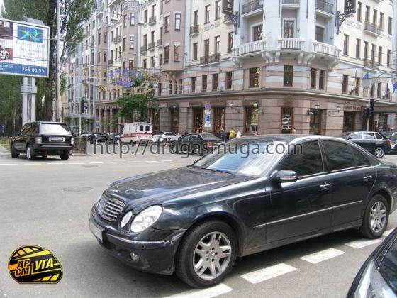 В Киеве произошло VIP ДТП. ВИДЕО