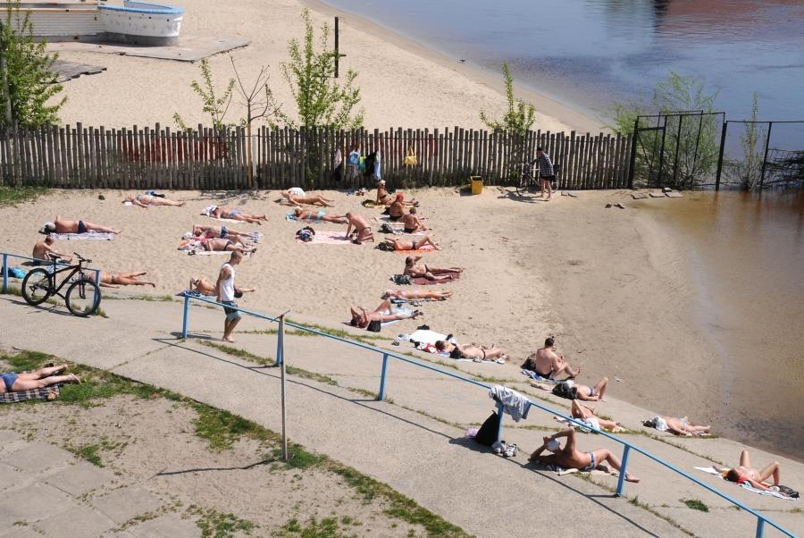 Жители Киеве открыли пляжный сезон