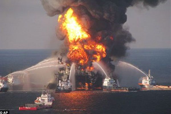 6 000 000 тонн нефти в океане. ФОТО