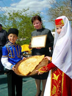 Євпаторія приготувала найбільший у світі чебурек. ФОТО