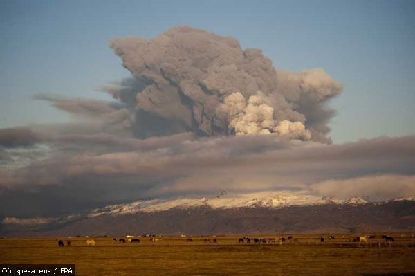 Исландский вулкан снова закрыл небо над Европой. ФОТО