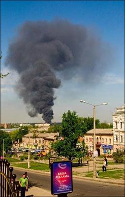 В Харькове горит вагоноремонтный завод