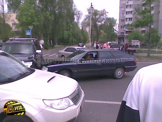 Девушке на Mitsubishi Pajero не уступили дорогу. ФОТО