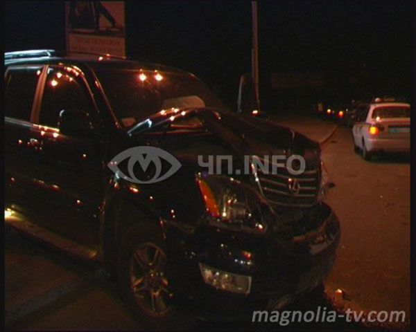 Лихач на "Лексусе" стал причиной серьезного ДТП. ФОТО