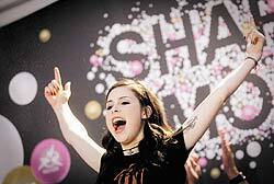 Победительница Евровидения-2010 собралась замуж за Рыбака