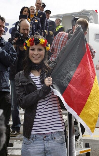 Победительница Евровидения-2010 собралась замуж за Рыбака