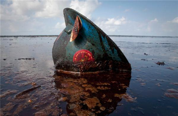 Витік нафти на дні Мексиканської затоки триває