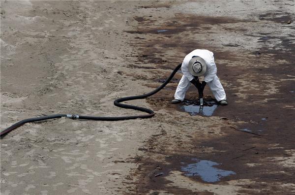 Утечка нефти на дне Мексиканского залива продолжается