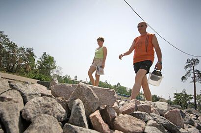 Возле метро "Дарница" уничтожен сквер