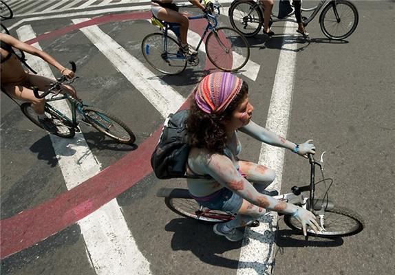 Состоялся необычный велозаезд в знак протеста компании ВР