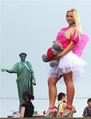В Одессе провели первый в Украине парад блондинок