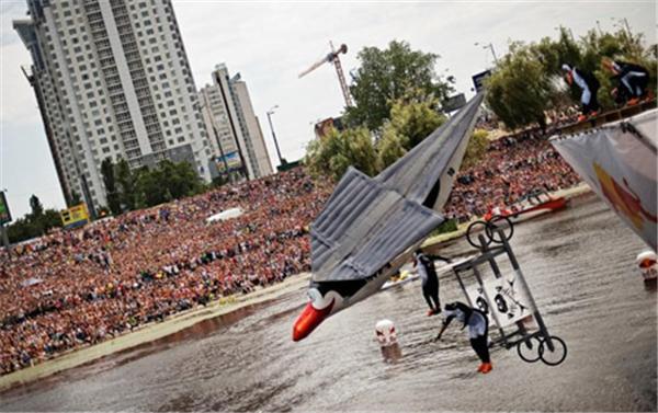 В Киеве состоялся "Red Bull Flugtag" 2010