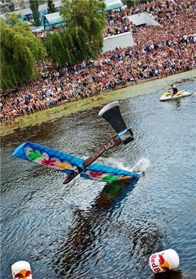 В Киеве состоялся "Red Bull Flugtag" 2010