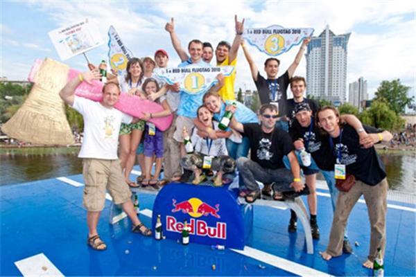 В Киеве состоялся "Red Bull Flugtag" 2010