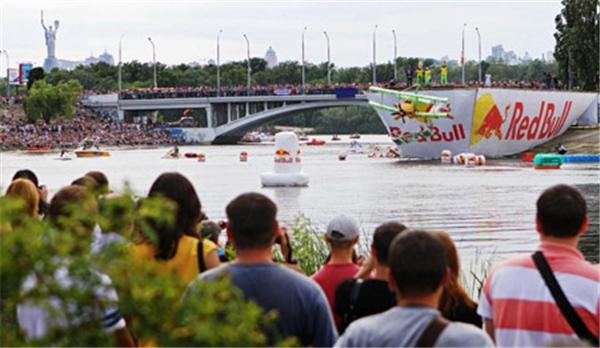 В Киеве состоялся "Red Bull Flugtag" 2010