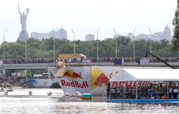 В Киеве состоялся "Red Bull Flugtag" 2010