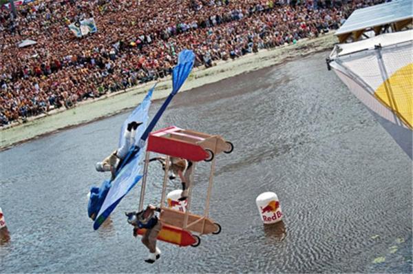 В Киеве состоялся "Red Bull Flugtag" 2010
