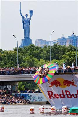 В Киеве состоялся "Red Bull Flugtag" 2010