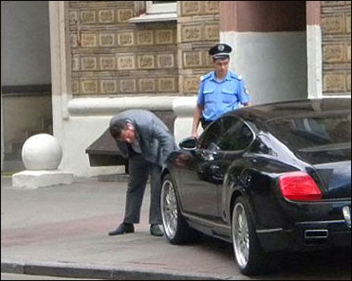 Нардеп на Bentley влетел в ДТП в центре Киева. ФОТО