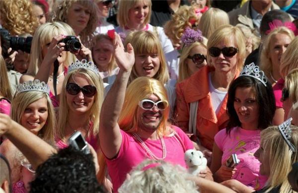 У Ризі пройшов щорічний парад блондинок
