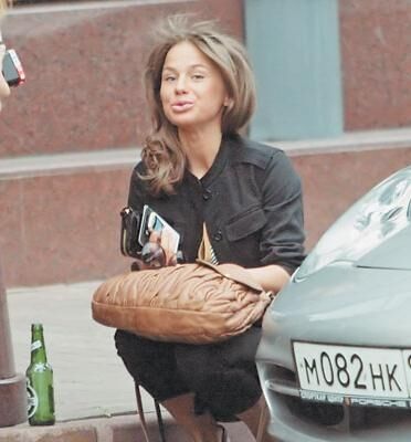 Певица Алекса с трудом разговаривает из-за пластики губ