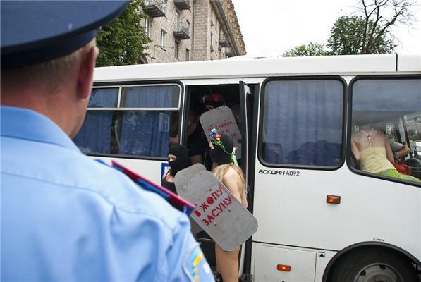 Активістки FEMEN виступили на захист свободи слова