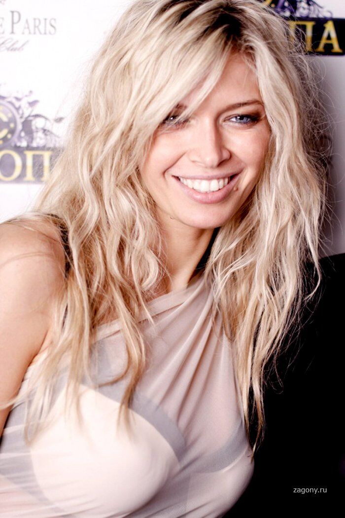 Вера Брежнева: юбка покороче и прозрачный топ 