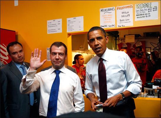 На встрече с Медведевым Обама не затрагивал тему "шпионов"