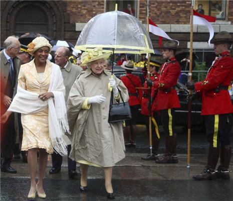 Королева Великобританії відправилася до Канади