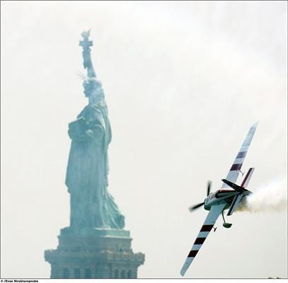 В Нью Йорке прошел пятый этап авиагонок Red Bull Air Race