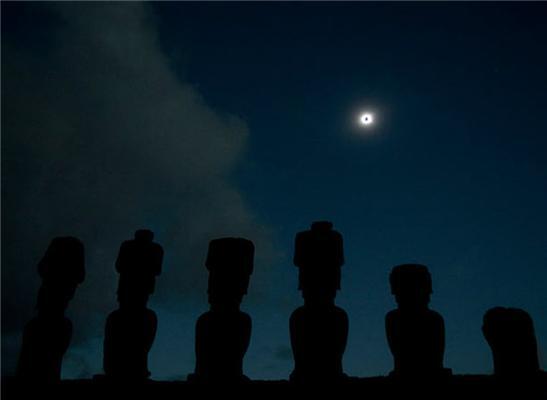 Неймовірне сонячне затемнення спостерігали в Тихому океані