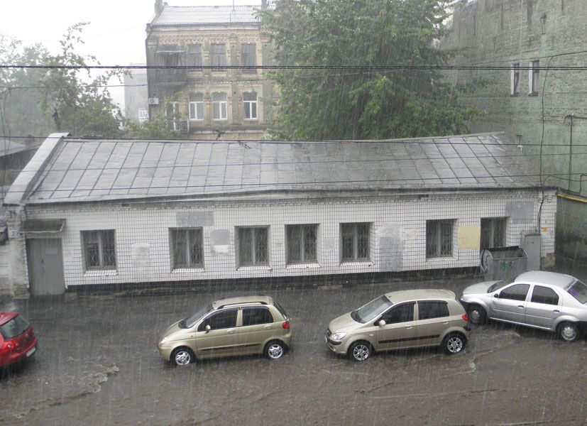 Киев побило градом