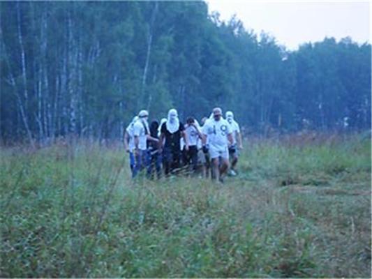 100 людей в масках напали на охранников Химкинского леса