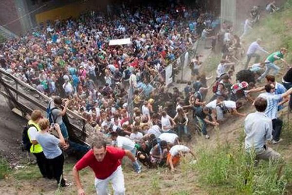 Давка на Love Parade в Германии: 19 погибших. ФОТО. ВИДЕО