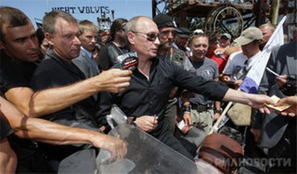Премьер-министр РФ посетил байк-шоу в Севастополе