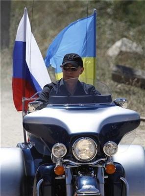 Премьер-министр РФ посетил байк-шоу в Севастополе