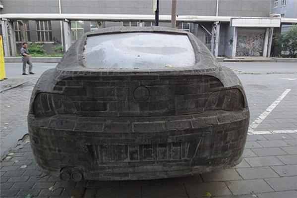 В Пекине появилась каменная статуя BMW Z4