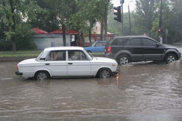 Ураганный ливень затопил Запорожье. ФОТО