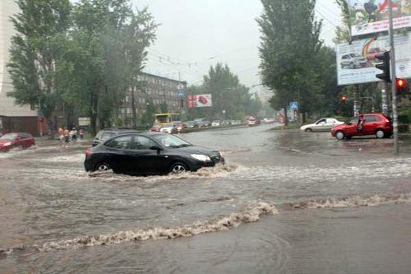 Ураганный ливень затопил Запорожье. ФОТО