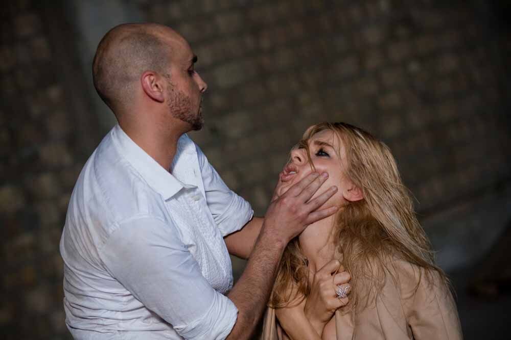 Мазохистка Оля Горбачева снялась в садистском видео 