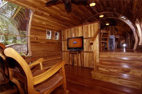 У Коста-Ріці з'явився готель-літак