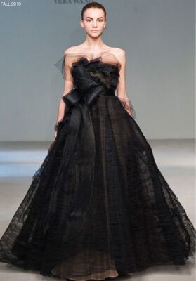 Наречена у чорному. Наймодніші весільні сукні. ФОТО