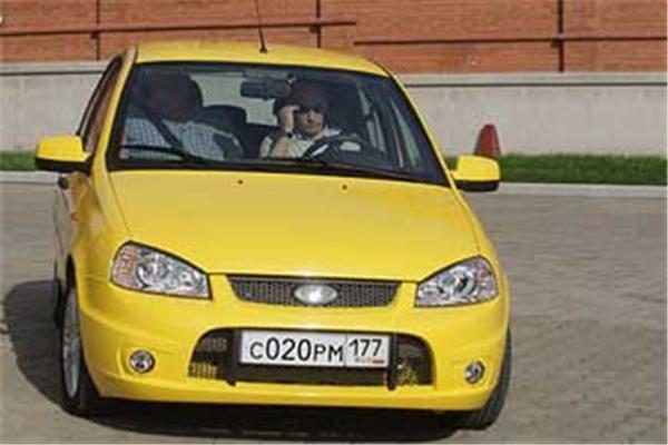 Путин ездит на "Калине" и пьет чай с дальнобойщиками. ФОТО