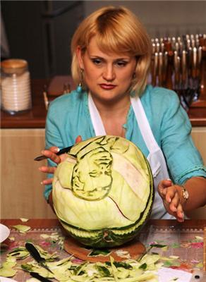 Художник создал портрет Януковича на... арбузе! ФОТО