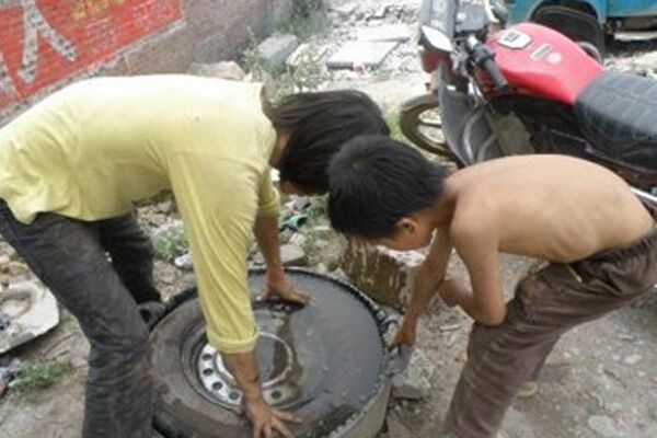 10-летний малыш работает механиком. ФОТО