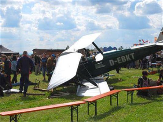 На авіашоу в Німеччині літак врізався в натовп глядачів